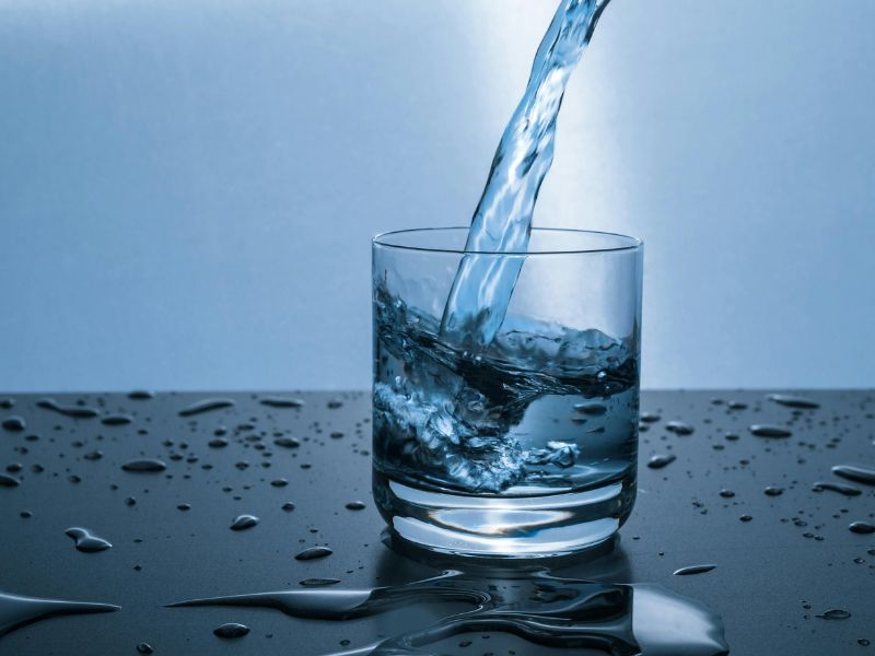 Waarom water eigenlijk de beste keuze is (en hoe ik mezelf eraan herinner om genoeg te&nbsp;drinken)